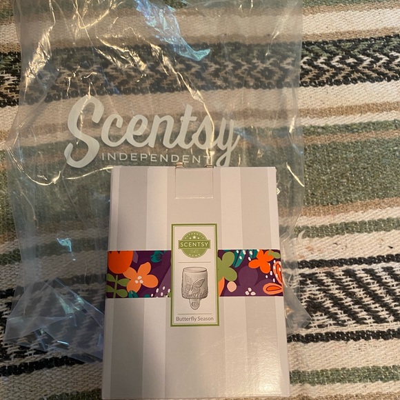 Scentsy Warmer Butterfly Season BNIB - Picture 2 of 2